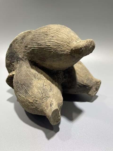 古玩陶瓷西周·三足出脊鬲拍賣,當前價格600元