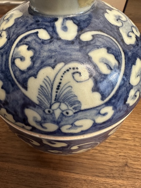 古玩陶瓷青花云蝠紋蓋缸真品鑒賞圖