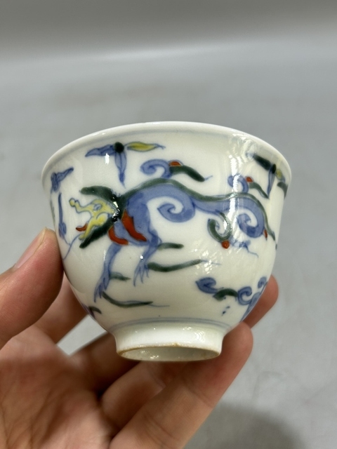 古玩陶瓷斗彩龍紋杯真品鑒賞圖
