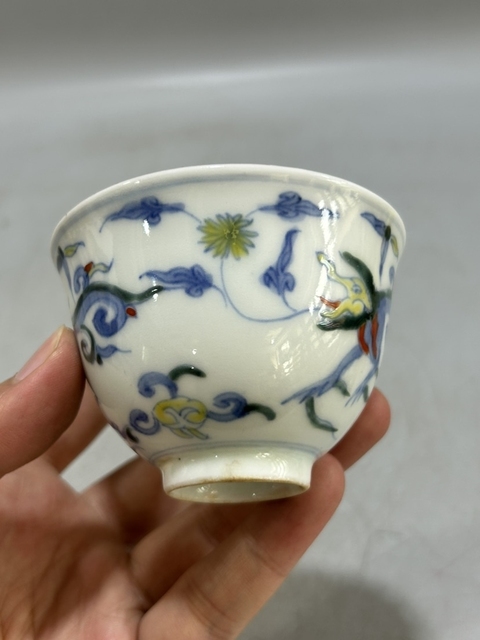 古玩陶瓷斗彩龍紋杯真品鑒賞圖