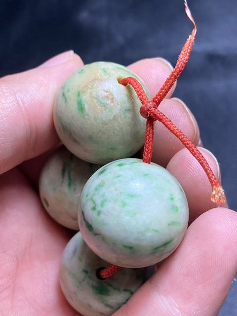 古玩玉器清代翡翠素紋珠一組拍賣,當前價格8000元