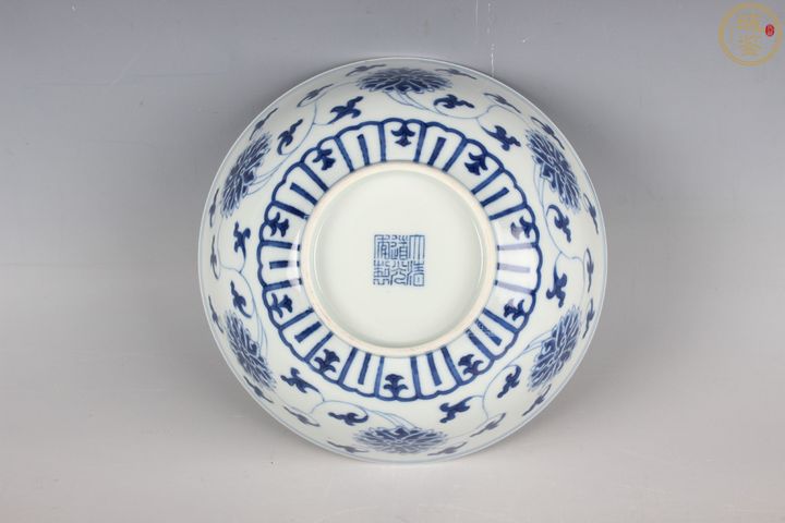 古玩陶瓷青花纏枝蓮紋碗真品鑒賞圖