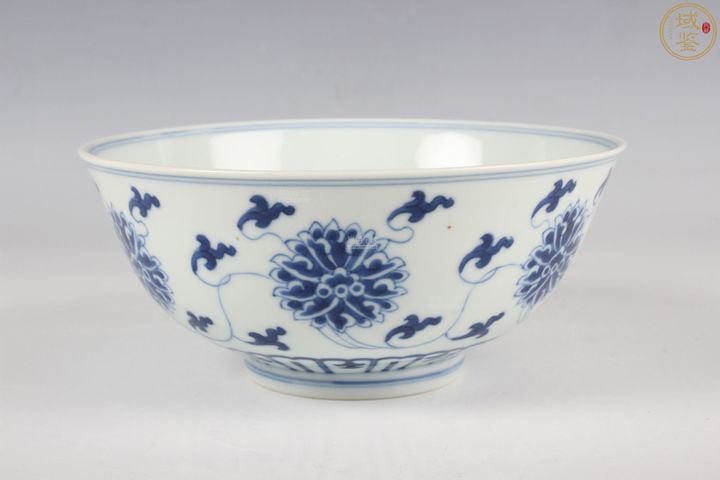 古玩陶瓷青花纏枝蓮紋碗真品鑒賞圖