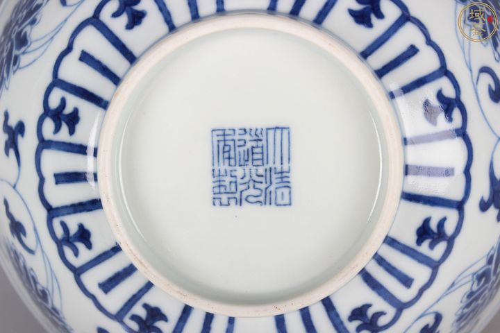 古玩陶瓷青花纏枝蓮紋碗真品鑒賞圖