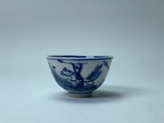古玩陶瓷清晚期·青花狩獵圖紋杯拍賣,當前價格155元
