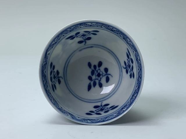 古玩陶瓷清晚期·青花狩獵圖紋杯拍賣,當前價格155元