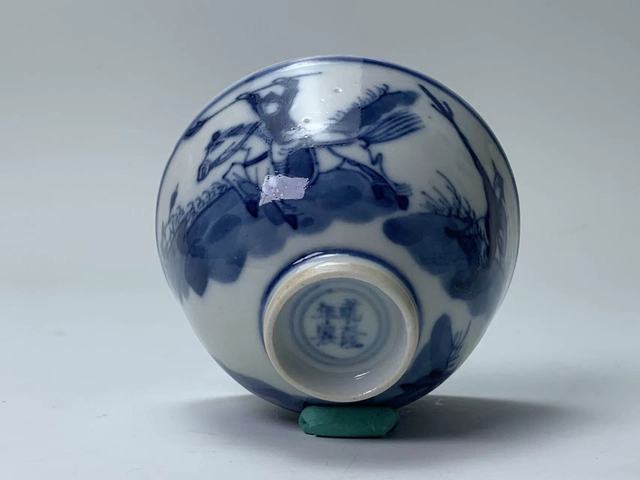 古玩陶瓷清晚期·青花狩獵圖紋杯拍賣,當前價格155元