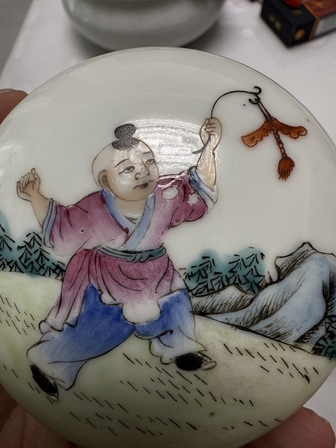 古玩陶瓷粉彩嬰戲圖蓋盒真品鑒賞圖