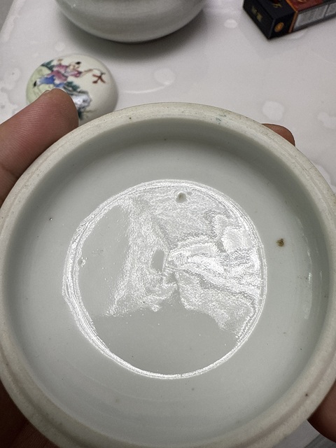 古玩陶瓷粉彩嬰戲圖蓋盒真品鑒賞圖
