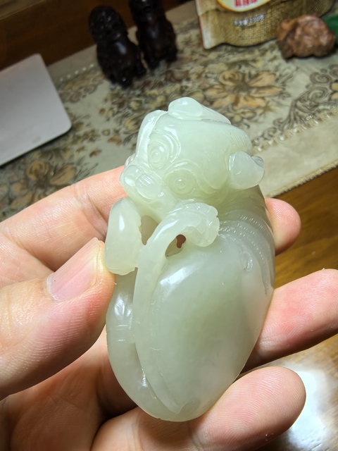 古玩玉器和田玉雕“瑞獸”把件真品鑒賞圖