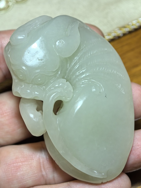 古玩玉器和田玉雕“瑞獸”把件真品鑒賞圖