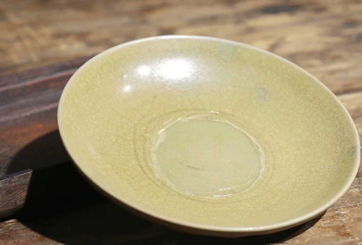 古玩陶瓷龍泉窯青釉盤真品鑒賞圖