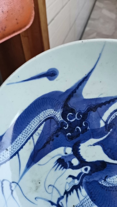 古玩陶瓷過墻龍紋青花盤真品鑒賞圖