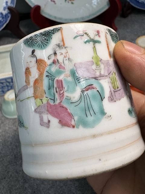 古玩陶瓷光緒細(xì)路粉彩蓋缸真品鑒賞圖