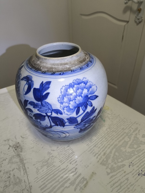古玩陶瓷花蝶紋青花罐真品鑒賞圖