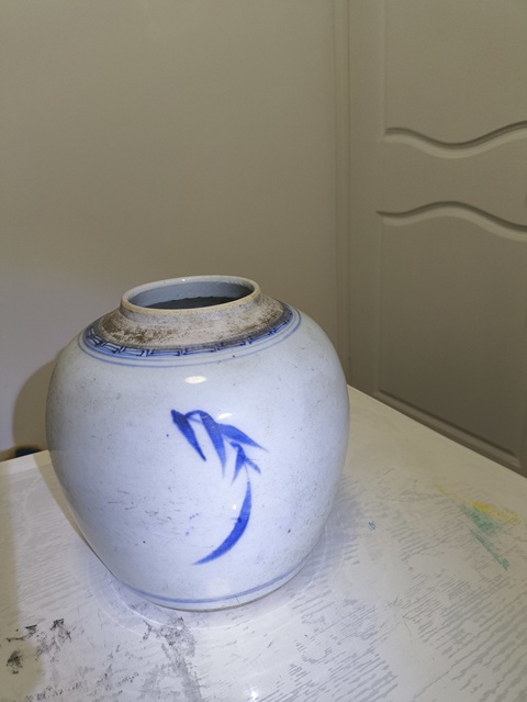 古玩陶瓷花蝶紋青花罐真品鑒賞圖