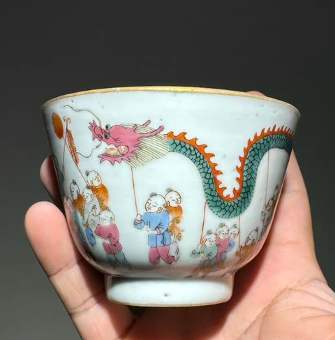 古玩陶瓷粉彩百子鬧春圖仰鐘杯拍賣,當(dāng)前價格8888元