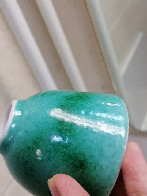 古玩陶瓷吹綠釉杯真品鑒賞圖