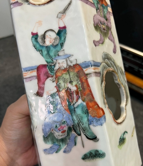 古玩陶瓷清晚期 粉彩人物紋六方帽筒真品鑒賞圖