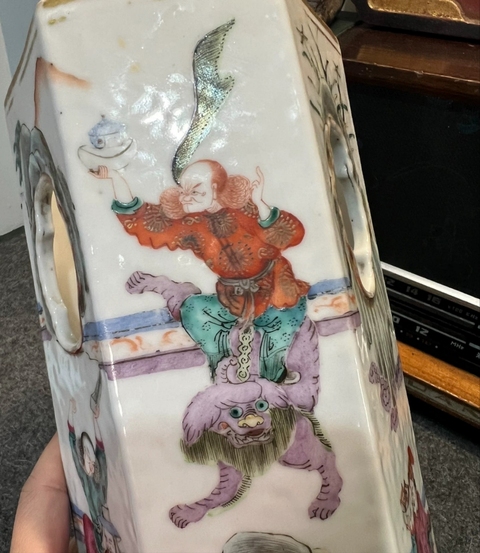 古玩陶瓷清晚期 粉彩人物紋六方帽筒真品鑒賞圖