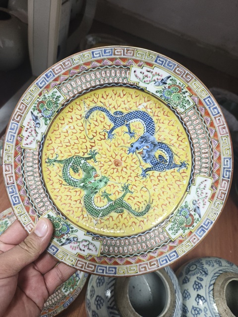 古玩陶瓷龍紋廣彩盤真品鑒賞圖