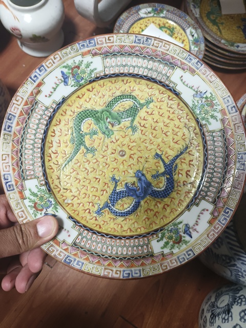 古玩陶瓷龍紋廣彩盤真品鑒賞圖