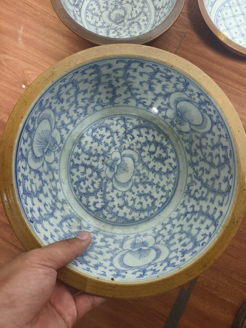古玩陶瓷外紫金釉內(nèi)青花凈手盆真品鑒賞圖