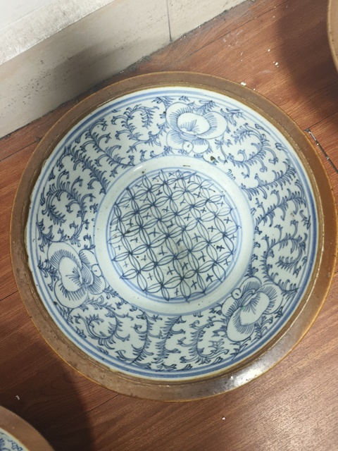 古玩陶瓷外紫金釉內(nèi)青花凈手盆真品鑒賞圖