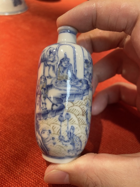 古玩陶瓷青花釉里紅鼻煙壺真品鑒賞圖