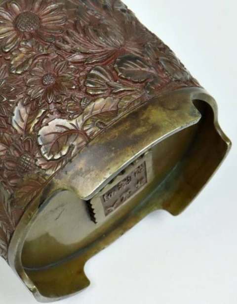 古玩銅器花卉紋筆筒真品鑒賞圖