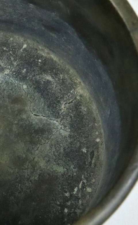 古玩銅器花卉紋筆筒真品鑒賞圖