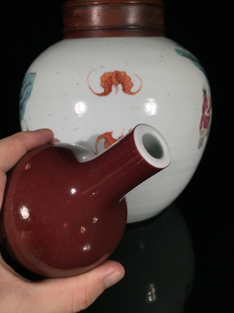 古玩陶瓷祭紅釉瓶真品鑒賞圖