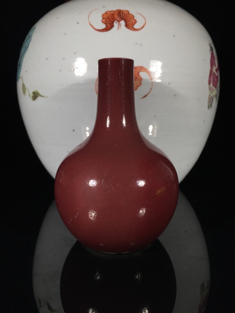 古玩陶瓷祭紅釉瓶真品鑒賞圖
