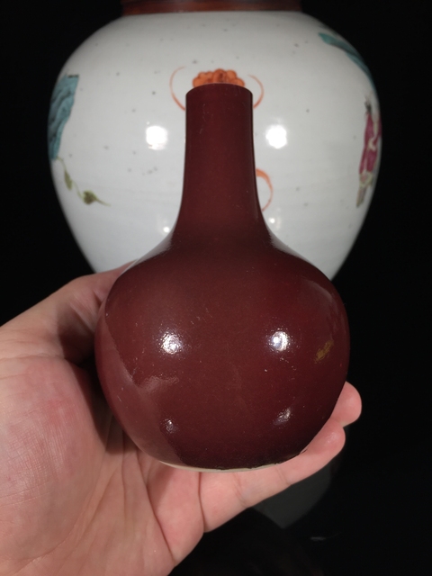 古玩陶瓷祭紅釉瓶真品鑒賞圖
