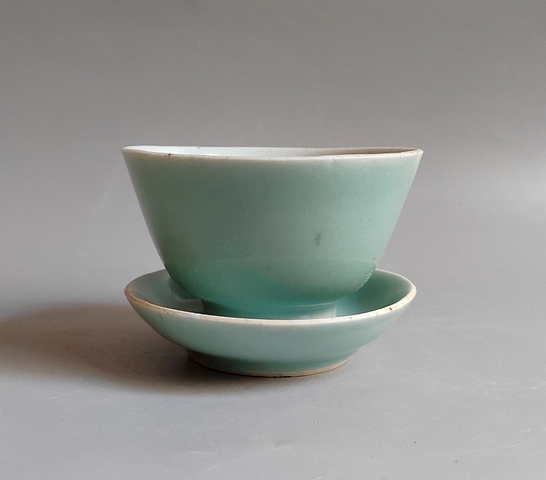 古玩陶瓷清代中期豆青釉壓手杯盤拍賣,當前價格38元