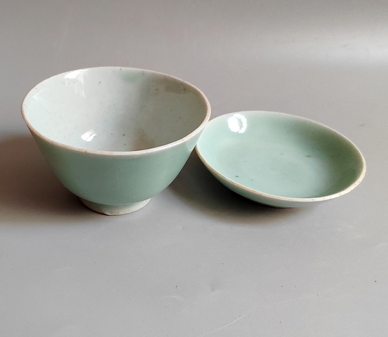 古玩陶瓷清代中期豆青釉壓手杯盤拍賣,當前價格38元