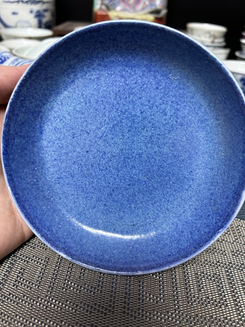 古玩陶瓷灑藍(lán)釉盤真品鑒賞圖