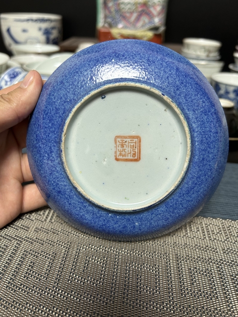 古玩陶瓷灑藍(lán)釉盤真品鑒賞圖