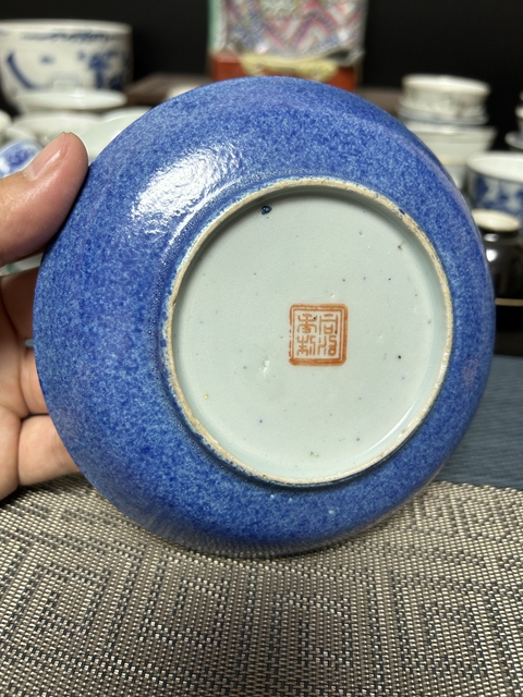 古玩陶瓷灑藍(lán)釉盤真品鑒賞圖