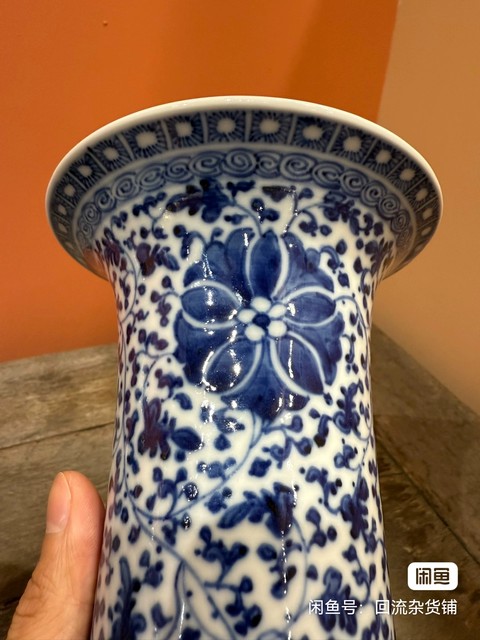 古玩陶瓷花卉紋青花花觚真品鑒賞圖