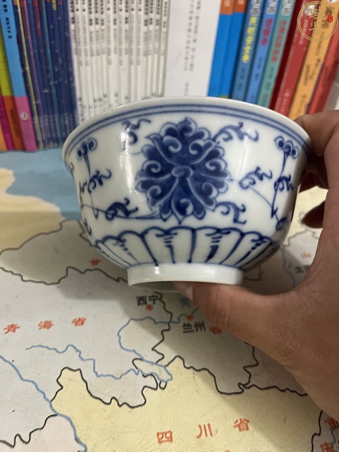 古玩陶瓷清末民初纏枝西番蓮紋碗真品鑒賞圖