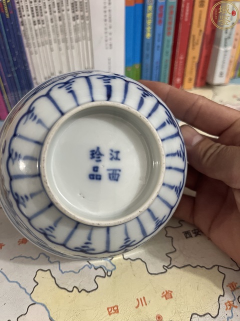 古玩陶瓷清末民初纏枝西番蓮紋碗真品鑒賞圖
