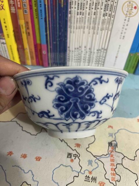 古玩陶瓷清末民初纏枝西番蓮紋碗真品鑒賞圖