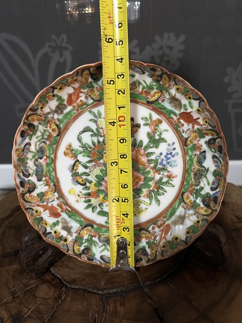 古玩陶瓷廣彩花蝶紋花口盤真品鑒賞圖