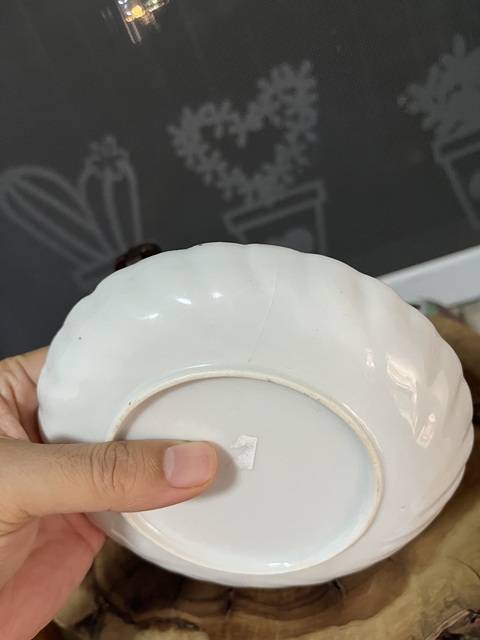 古玩陶瓷廣彩花蝶紋花口盤真品鑒賞圖