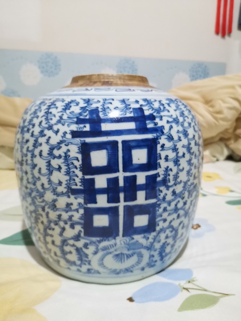 古玩陶瓷清中期纏枝花四囍紋蓋罐拍賣,當前價格5000元