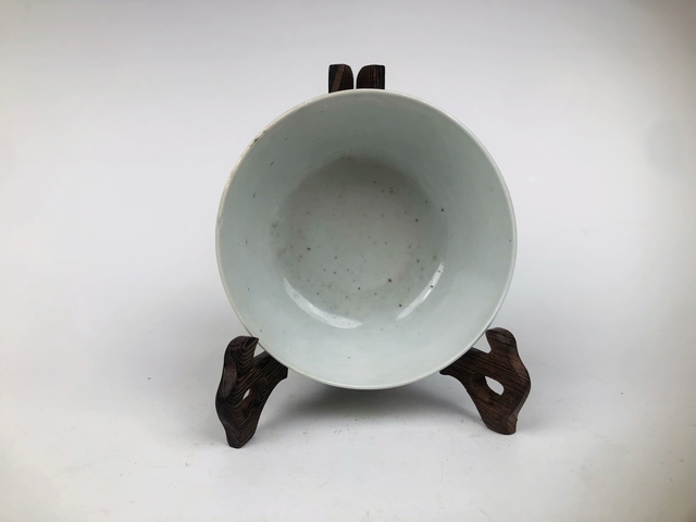 古玩陶瓷清末民初·金彩山水人物詩(shī)文碗拍賣,當(dāng)前價(jià)格0元