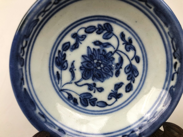 古玩陶瓷清中期·青花纏枝蓮高足洗拍賣，當前價格0元