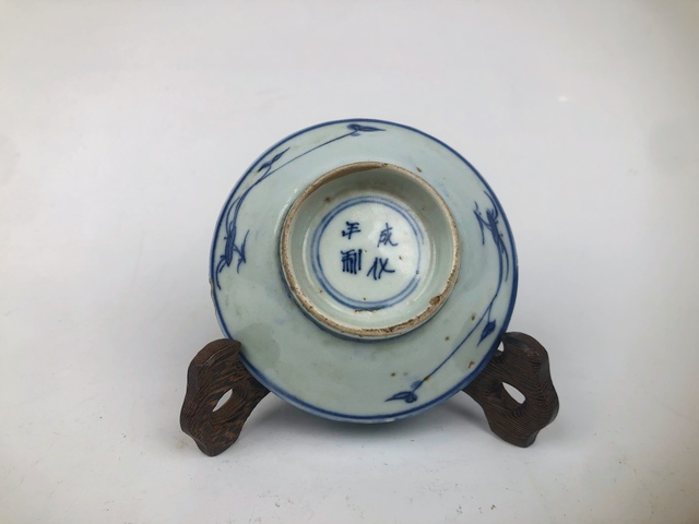 古玩陶瓷清中期·青花纏枝蓮高足洗拍賣，當前價格0元