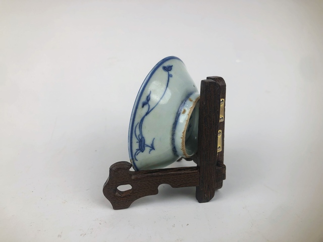 古玩陶瓷清中期·青花纏枝蓮高足洗拍賣，當前價格0元
